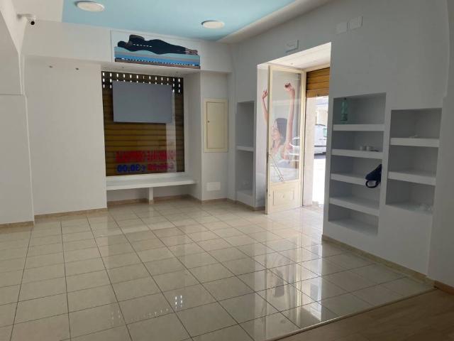 Locale Commerciale in affitto a Centro, Puglia