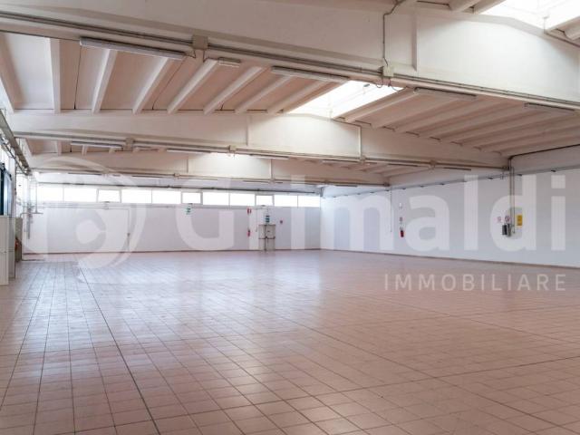 Locale Commerciale in affitto a Puglia, Barletta-andria-trani
