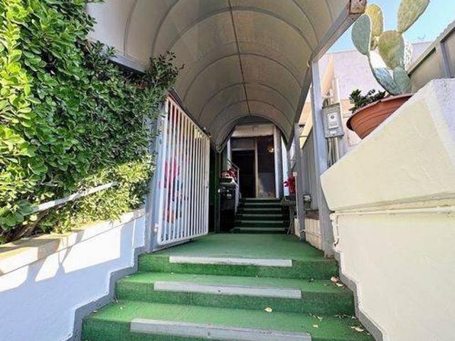 Locale Commerciale in affitto a Puglia, Barletta-andria-trani