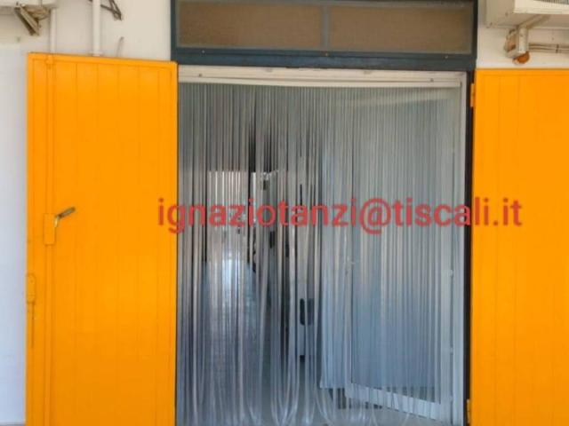 Locale Commerciale in vendita a Zona 167, Puglia
