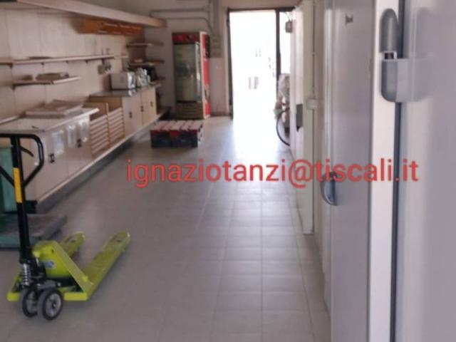 Locale Commerciale in vendita a Zona 167, Puglia