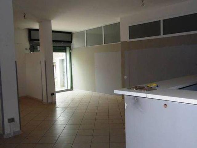 Locale Commerciale in affitto a Calvi, Baronissi