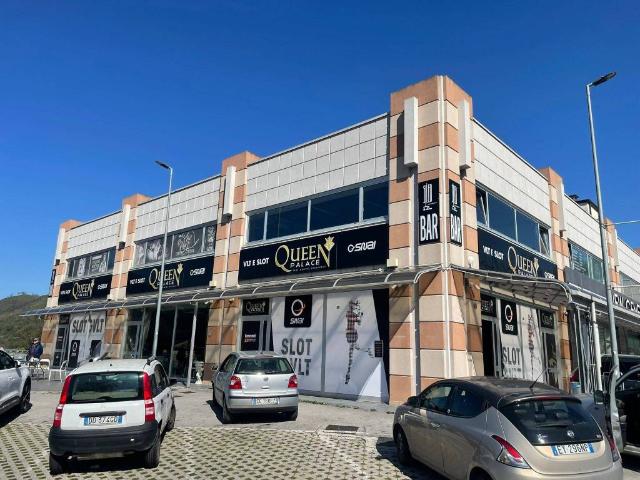 Locale Commerciale in affitto a Sava, Baronissi