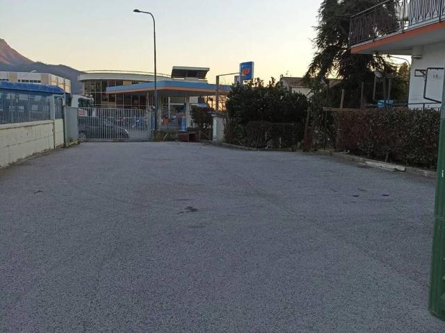 Locale Commerciale in affitto a Sava, Baronissi