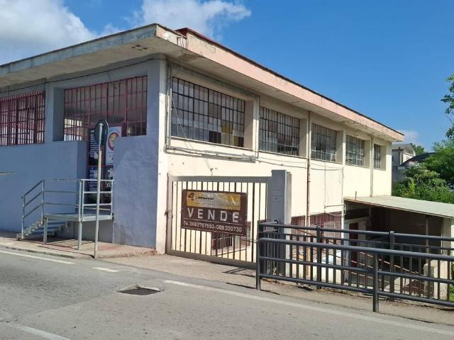 Locale Commerciale in affitto a Calvi, Baronissi