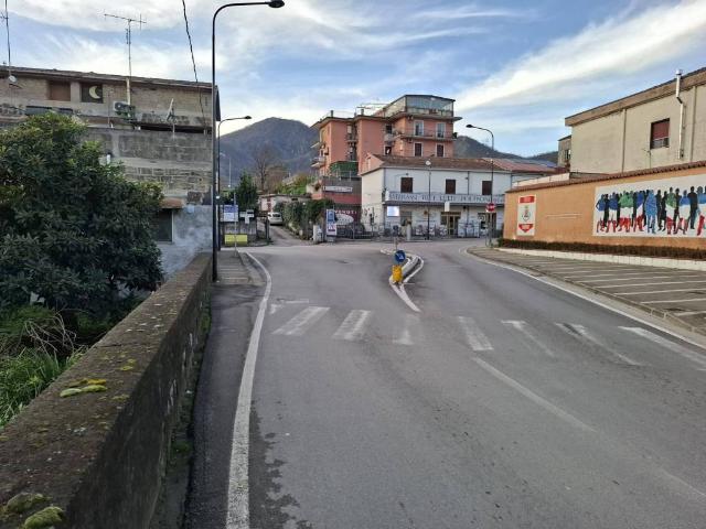 Locale Commerciale in affitto a Calvi, Baronissi