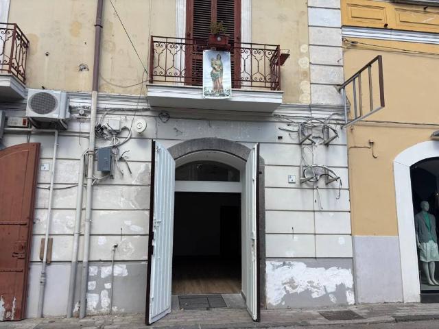 Locale Commerciale in affitto a Sava, Baronissi