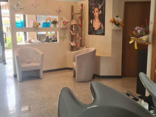 Locale Commerciale in affitto a Barzana, Lombardia