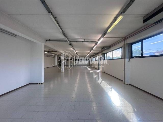 Locale Commerciale in affitto a Borgo Vittorio Veneto, Bassano Del Grappa