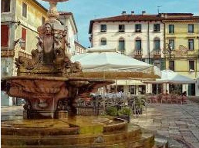 Locale Commerciale in affitto a Pilastroni, Bassano Del Grappa