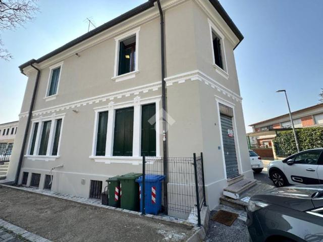 Locale Commerciale in affitto a Trinità, Bassano Del Grappa