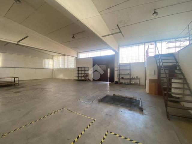 Locale Commerciale in affitto a Borgo Vittorio Veneto, Bassano Del Grappa