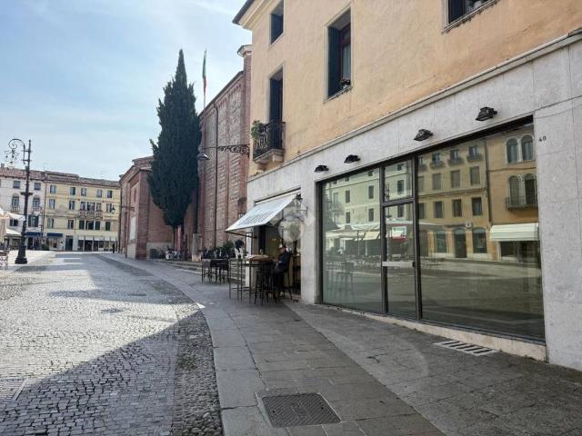 Locale Commerciale in affitto a Pilastroni, Bassano Del Grappa