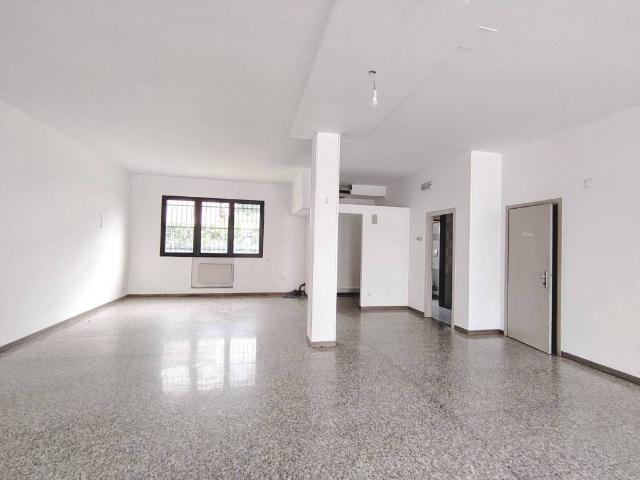 Locale Commerciale in affitto a San Vito, Bassano Del Grappa