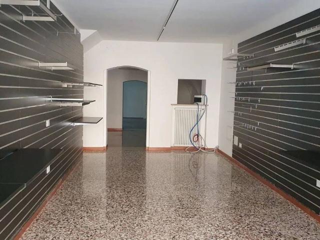 Locale Commerciale in affitto a Angarano, Bassano Del Grappa