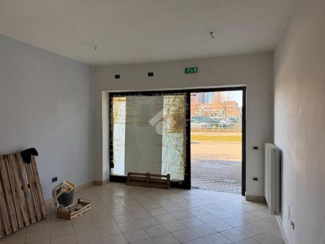 Locale Commerciale in affitto a Nuova Firenze, Bassano Del Grappa