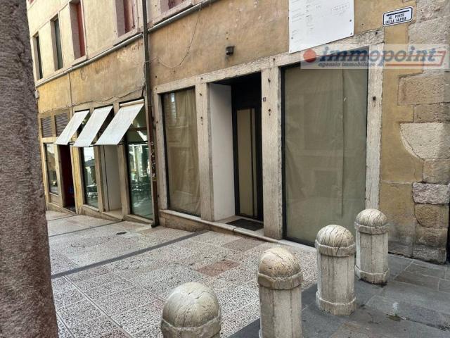Locale Commerciale in affitto a Pilastroni, Bassano Del Grappa