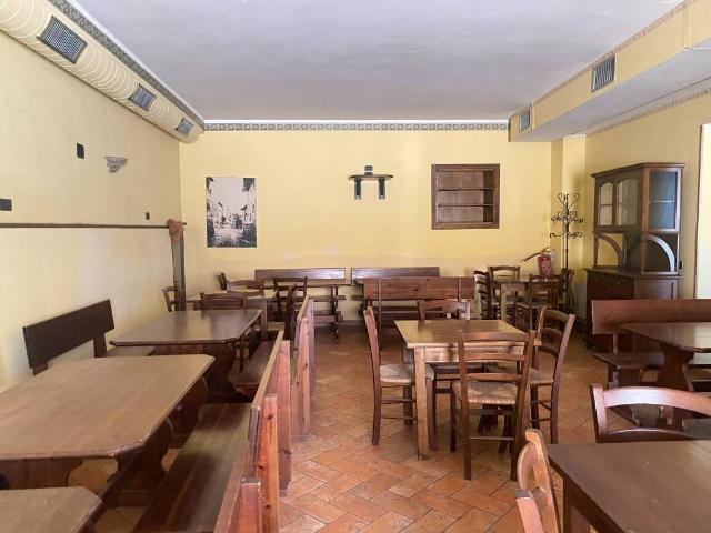 Locale Commerciale in affitto a Bastiola, Bastia Umbra