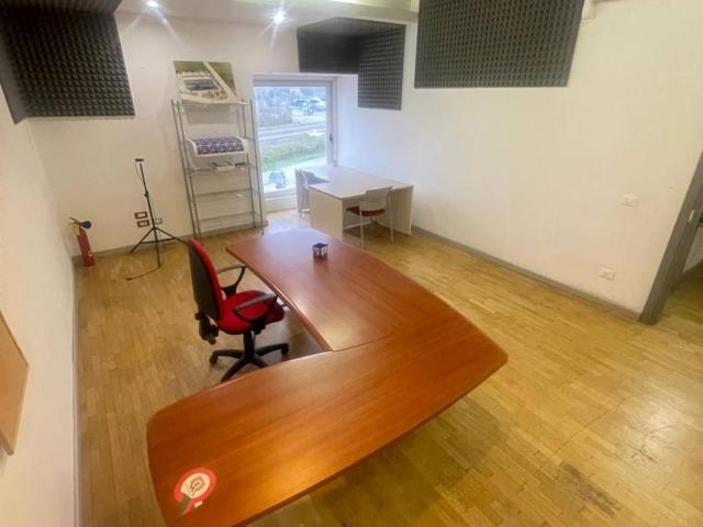 Locale Commerciale in affitto a San Lorenzo, Bastia Umbra