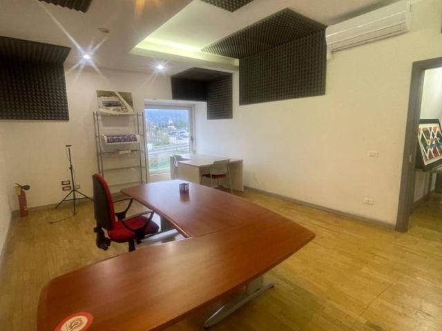 Locale Commerciale in affitto a San Lorenzo, Bastia Umbra