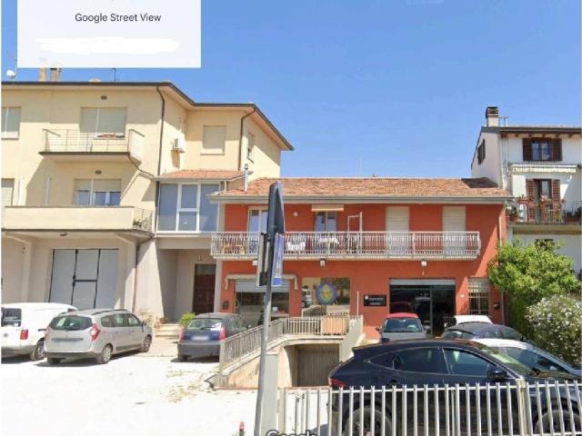 Locale Commerciale in affitto a Santa Lucia, Bastia Umbra