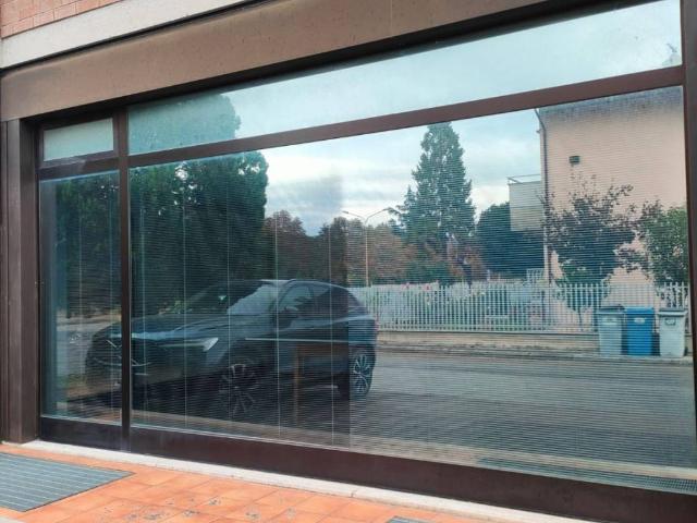 Locale Commerciale in affitto a Bastiola, Bastia Umbra