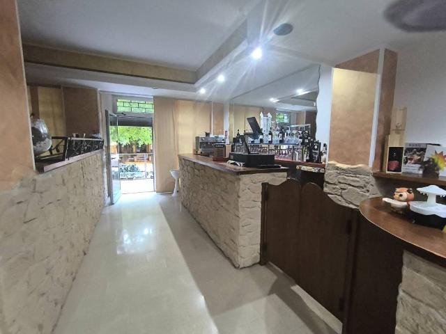 Locale Commerciale in affitto a Santa Lucia, Bastia Umbra