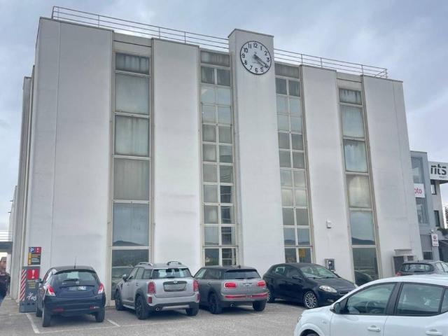 Locale Commerciale in affitto a San Lorenzo, Bastia Umbra