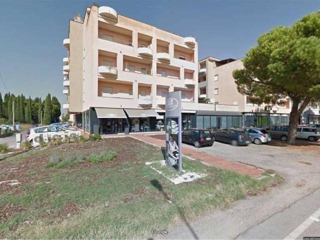 Locale Commerciale in affitto a Bastia Umbra, Perugia