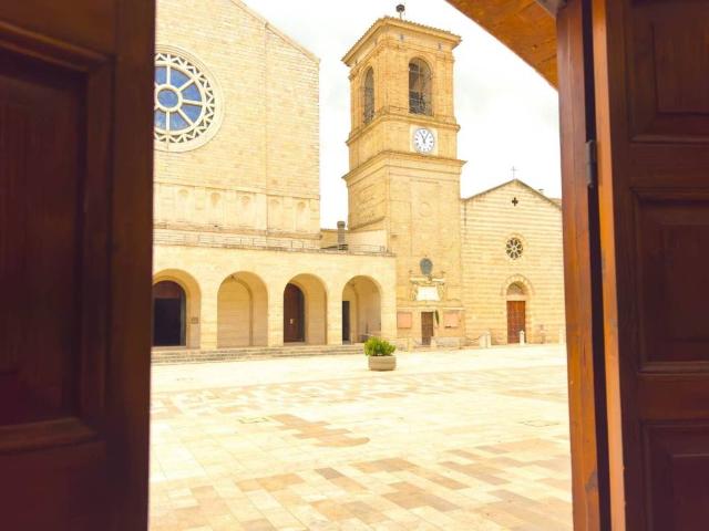 Locale Commerciale in affitto a Santa Lucia, Bastia Umbra