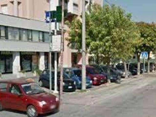 Locale Commerciale in affitto a Bastiola, Bastia Umbra