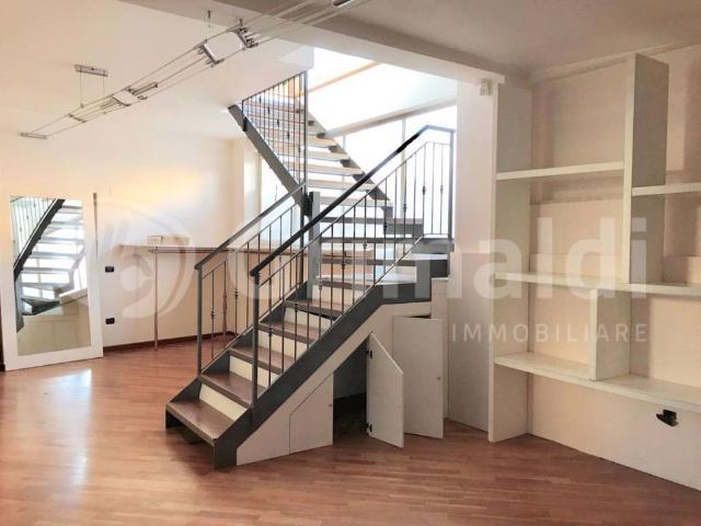 Locale Commerciale in affitto a Santa Lucia, Bastia Umbra