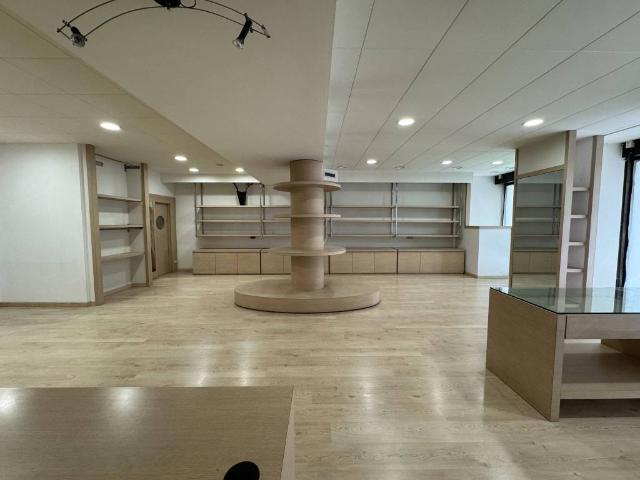 Locale Commerciale in affitto a Santa Lucia, Bastia Umbra