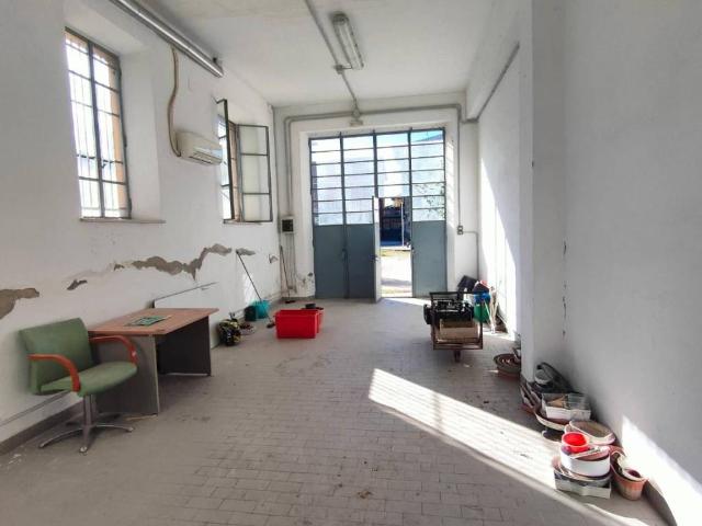 Locale Commerciale in affitto a Bastiola, Bastia Umbra