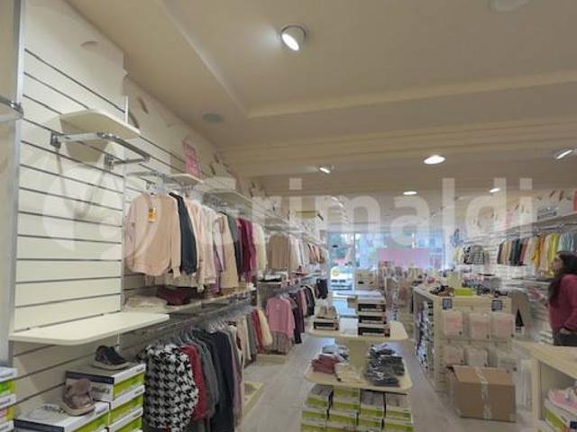 Locale Commerciale in affitto a Santa Lucia, Bastia Umbra