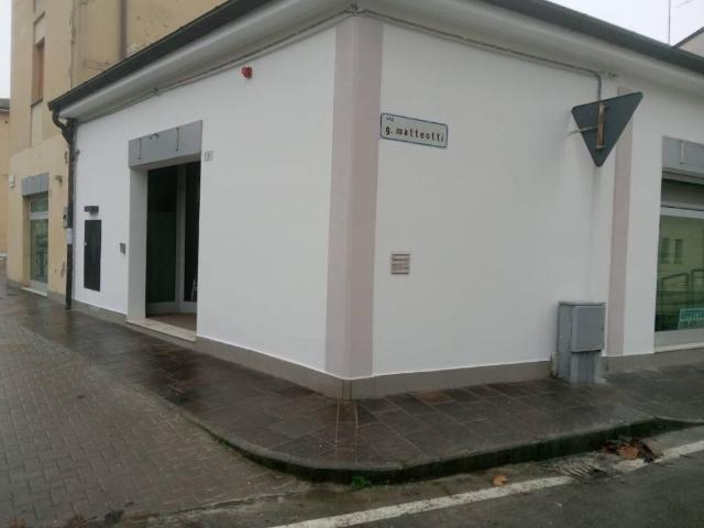 Locale Commerciale in affitto a Unione dei comuni del Sorbara, Bastiglia