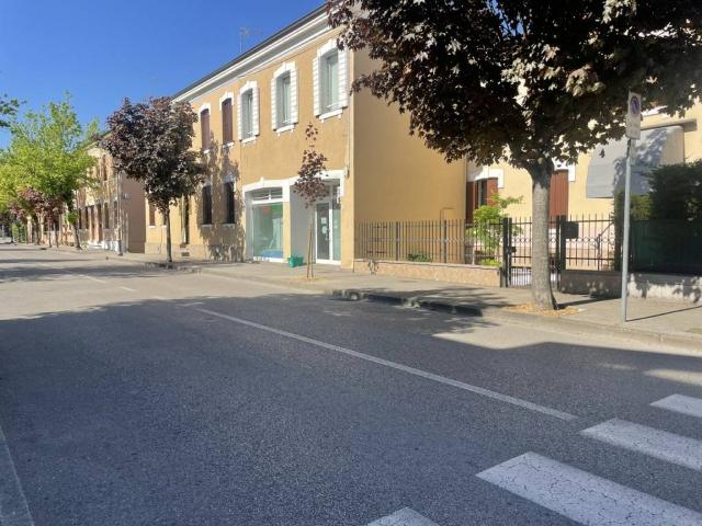 Locale Commerciale in affitto a Battaglia Terme, Veneto