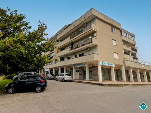 Locale Commerciale in affitto a Olevano Sul Tusciano, Campania