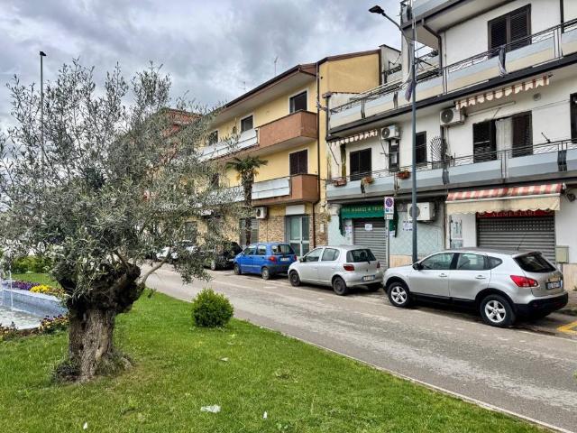 Locale Commerciale in affitto a Olevano Sul Tusciano, Campania