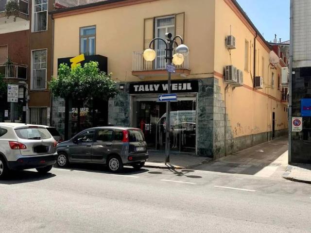 Locale Commerciale in affitto a Olevano Sul Tusciano, Campania