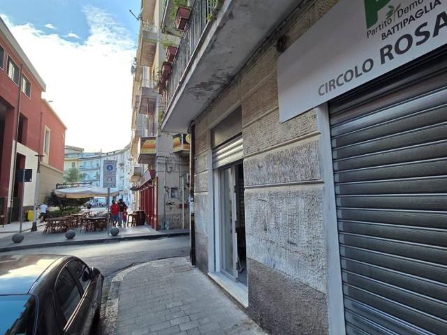 Locale Commerciale in affitto a Olevano Sul Tusciano, Campania