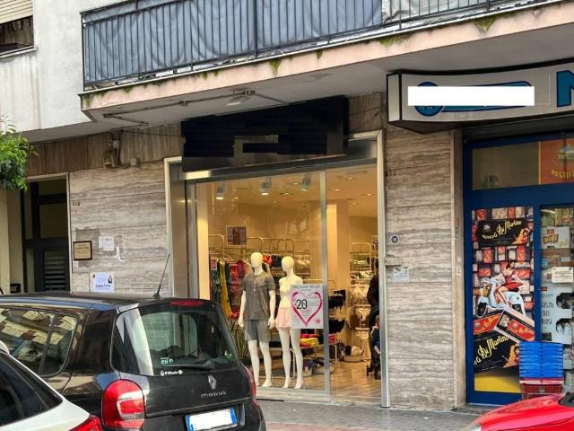 Locale Commerciale in affitto a Olevano Sul Tusciano, Campania