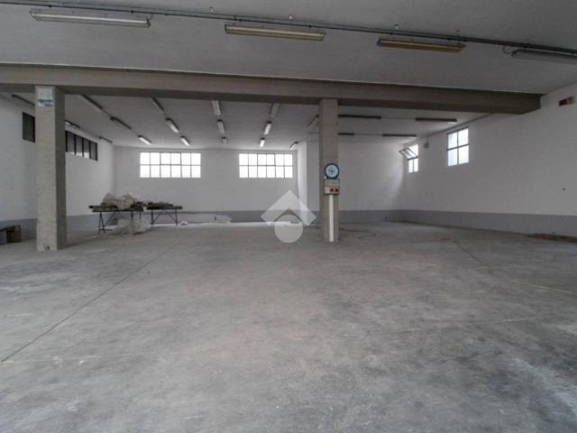Locale Commerciale in affitto a Bedizzole, Lombardia