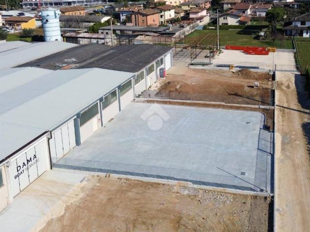 Locale Commerciale in affitto a Bolognina, Bedizzole