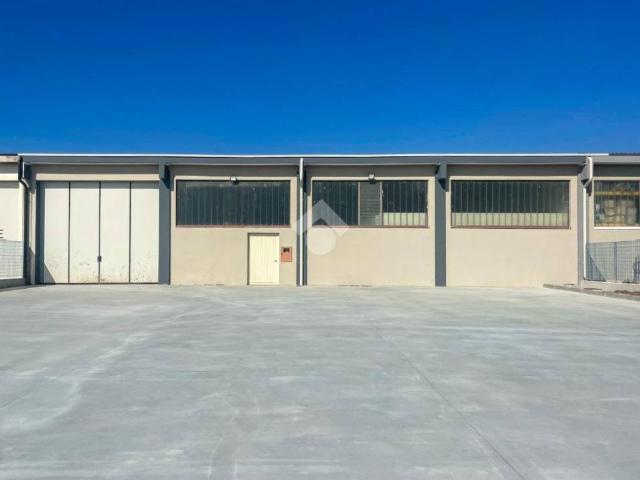 Locale Commerciale in affitto a Bolognina, Bedizzole