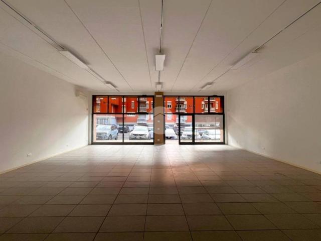Locale Commerciale in affitto a Bedizzole, Lombardia