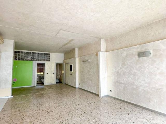 Locale Commerciale in affitto a Bedizzole, Lombardia