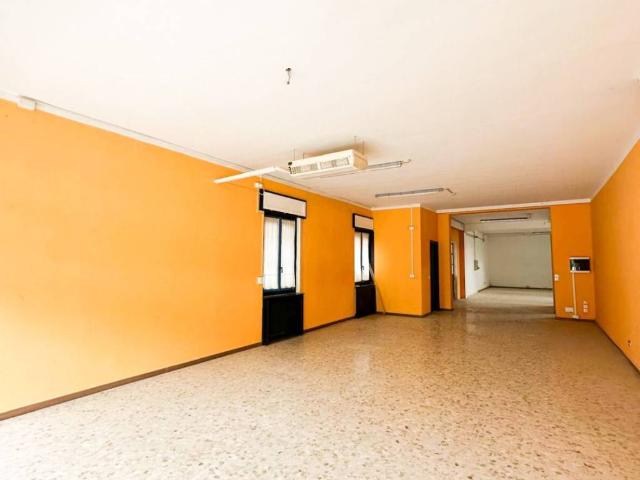 Locale Commerciale in affitto a Bedizzole, Lombardia