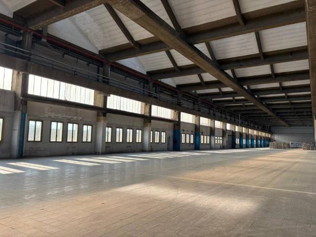 Locale Commerciale in affitto a Circoscrizione 2, Piemonte