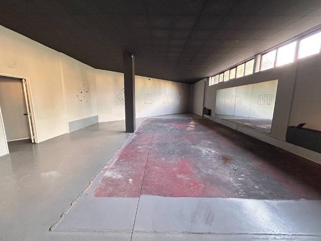 Locale Commerciale in affitto a Piemonte, Cuneo